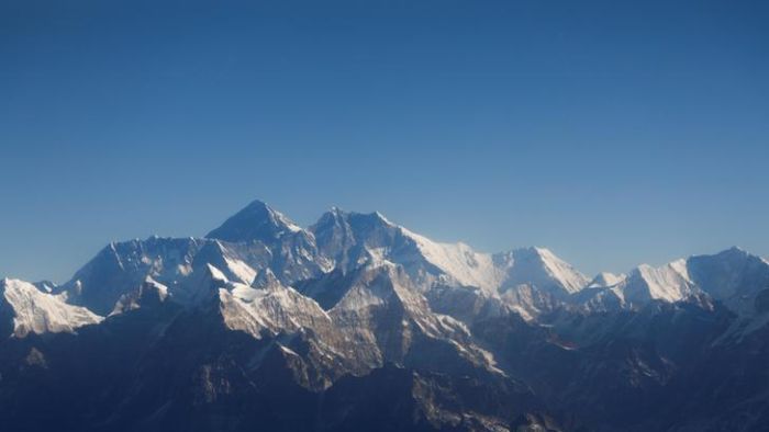 Peaks of Himalayas visible from parts of India for first time in decades as pollution drops amid lockdown - ABC News (Australian Broadcasting Corporation)